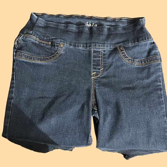 Style & Co. Maternity Capri Jeans / SZ. M / EUC - Picture 2 of 6